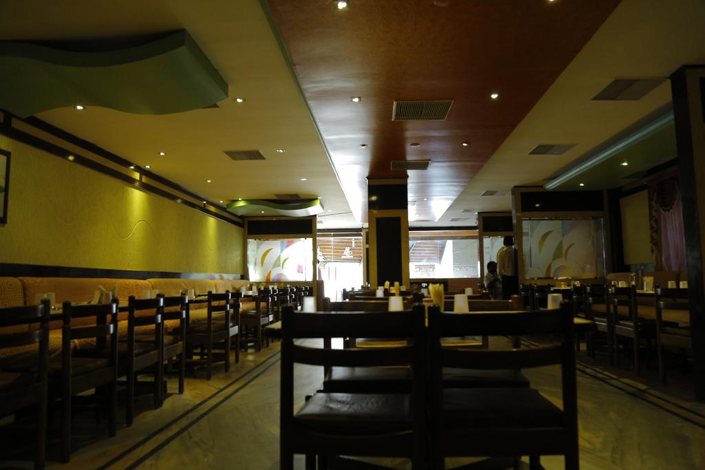 Sai Sravanthi Grand Hotel Tirupati Restaurant